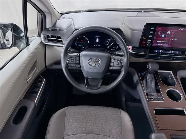 2022 Toyota Sienna Vehicle Photo in Everett, WA 98204