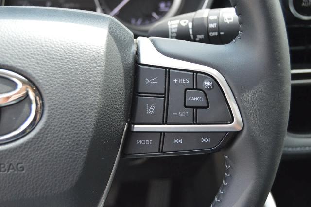 2024 Toyota Highlander Vehicle Photo in Houston, TX 77090