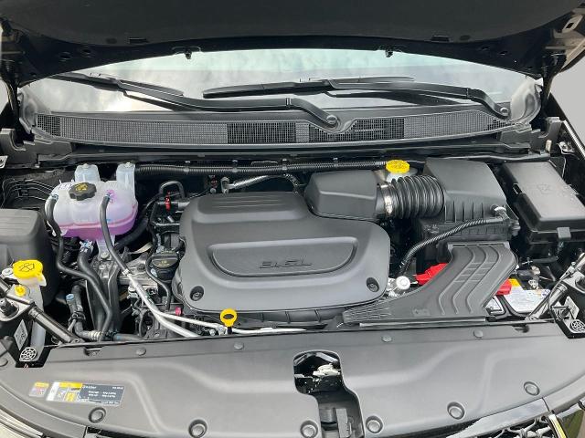 2025 Chrysler Pacifica Vehicle Photo in Kaukauna, WI 54130