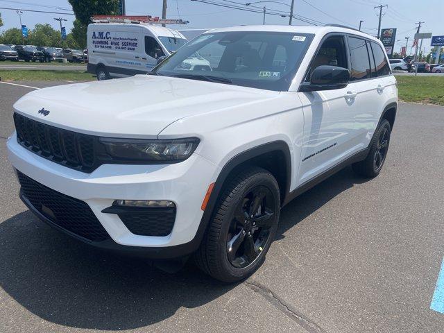 2025 Jeep Grand Cherokee Vehicle Photo in Doylsetown, PA 18901