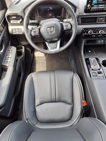 2025 Honda Pilot Vehicle Photo in Oshkosh, WI 54904