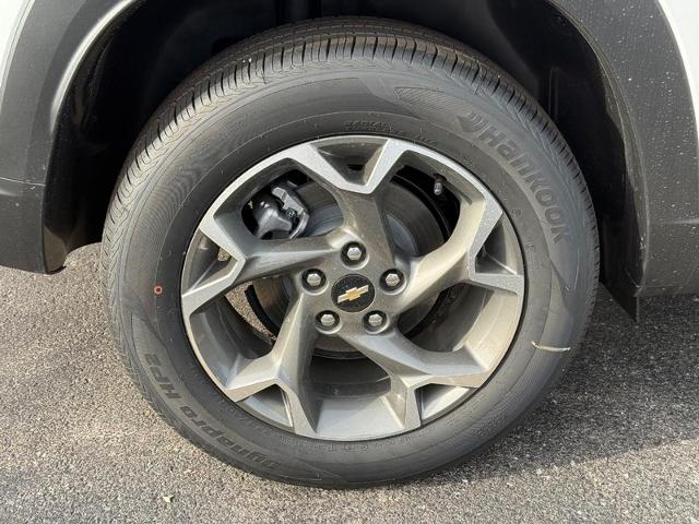 2025 Chevrolet Trax Vehicle Photo in COLUMBIA, MO 65203-3903