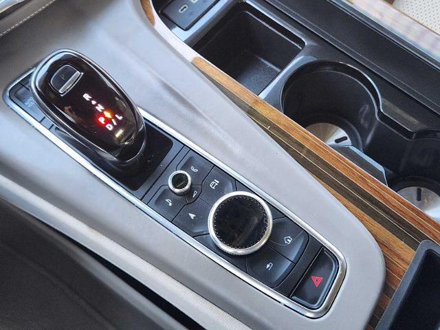 2022 Cadillac Escalade Vehicle Photo in DENTON, TX 76210-9321