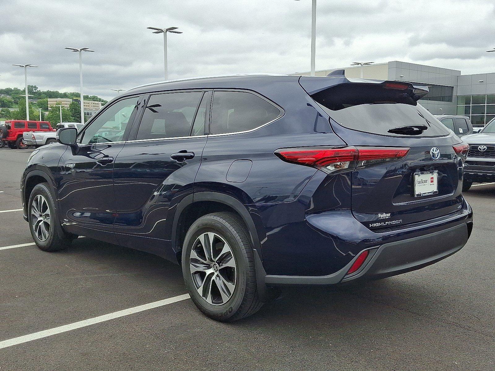 2020 Toyota Highlander Vehicle Photo in Harrisburg, PA 17111