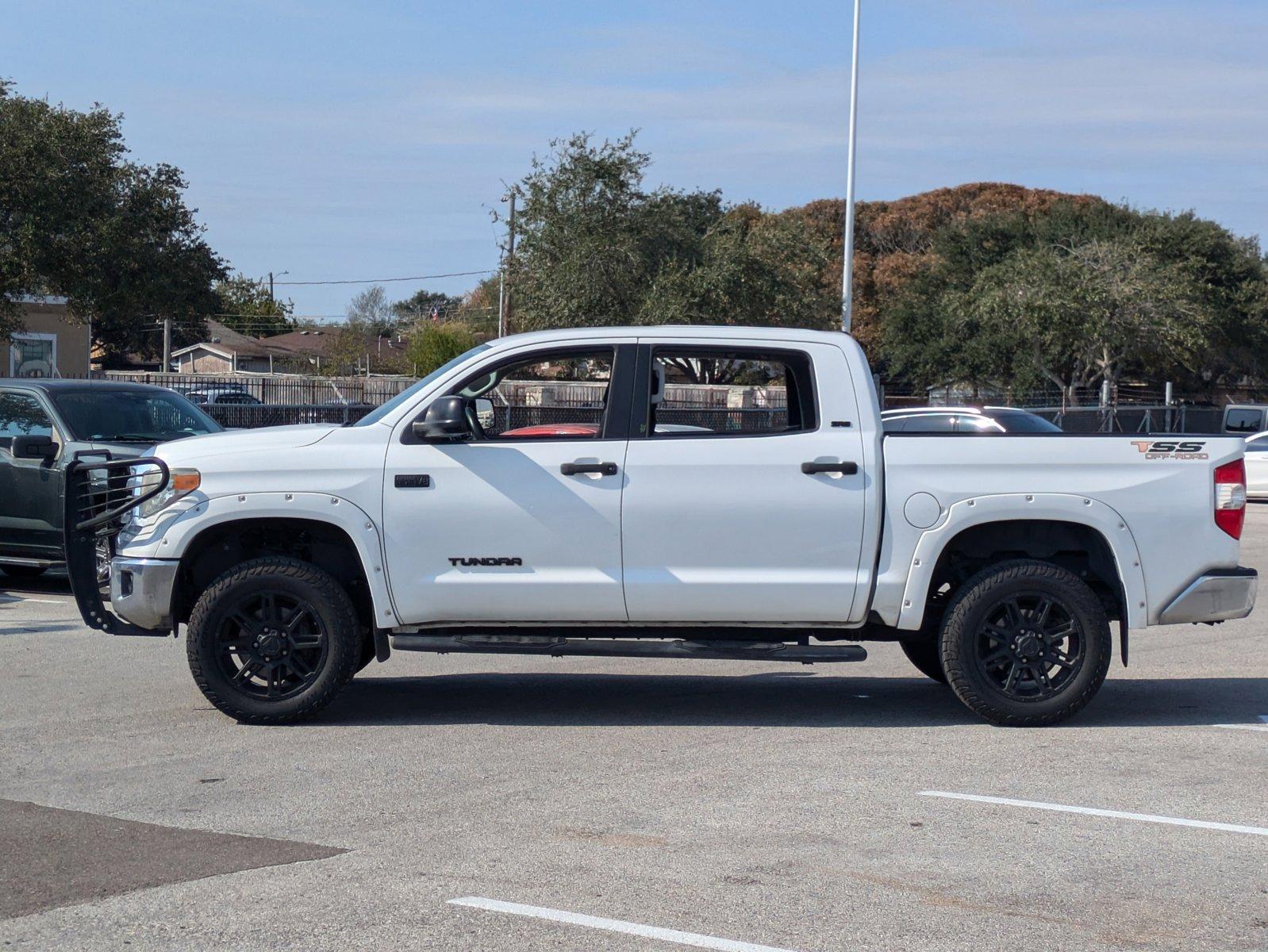 2017 Toyota Tundra 4WD Vehicle Photo in Corpus Christi, TX 78415