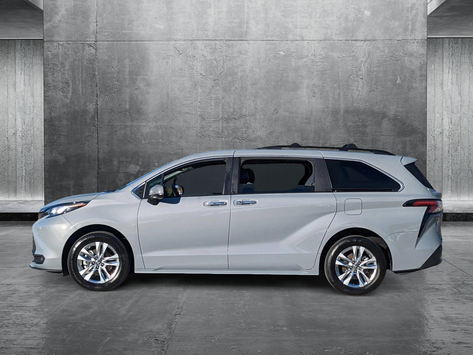 2022 Toyota Sienna Vehicle Photo in Davie, FL 33331