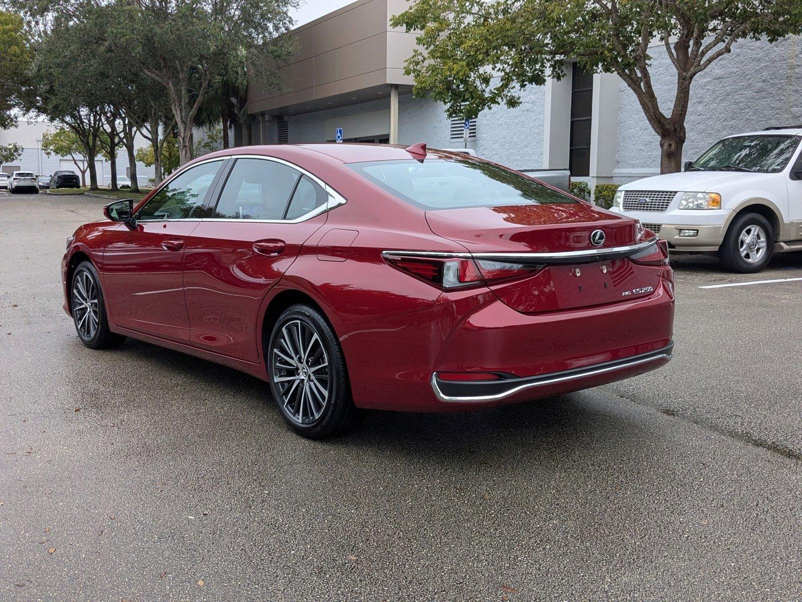 2024 Lexus ES 250 Vehicle Photo in West Palm Beach, FL 33417