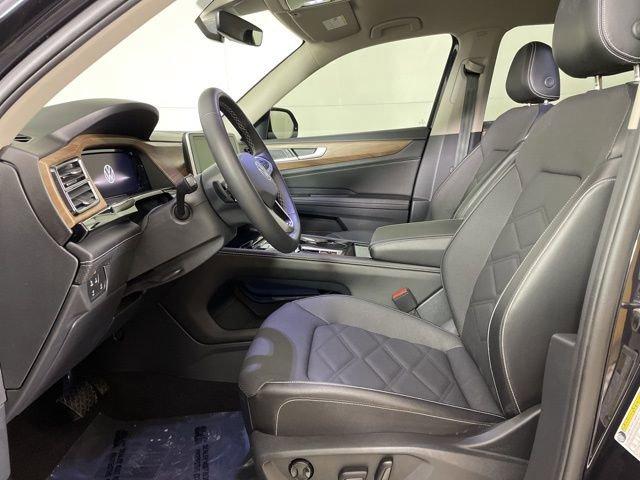 2024 Volkswagen Atlas Vehicle Photo in PHOENIX, AZ 85014-3381