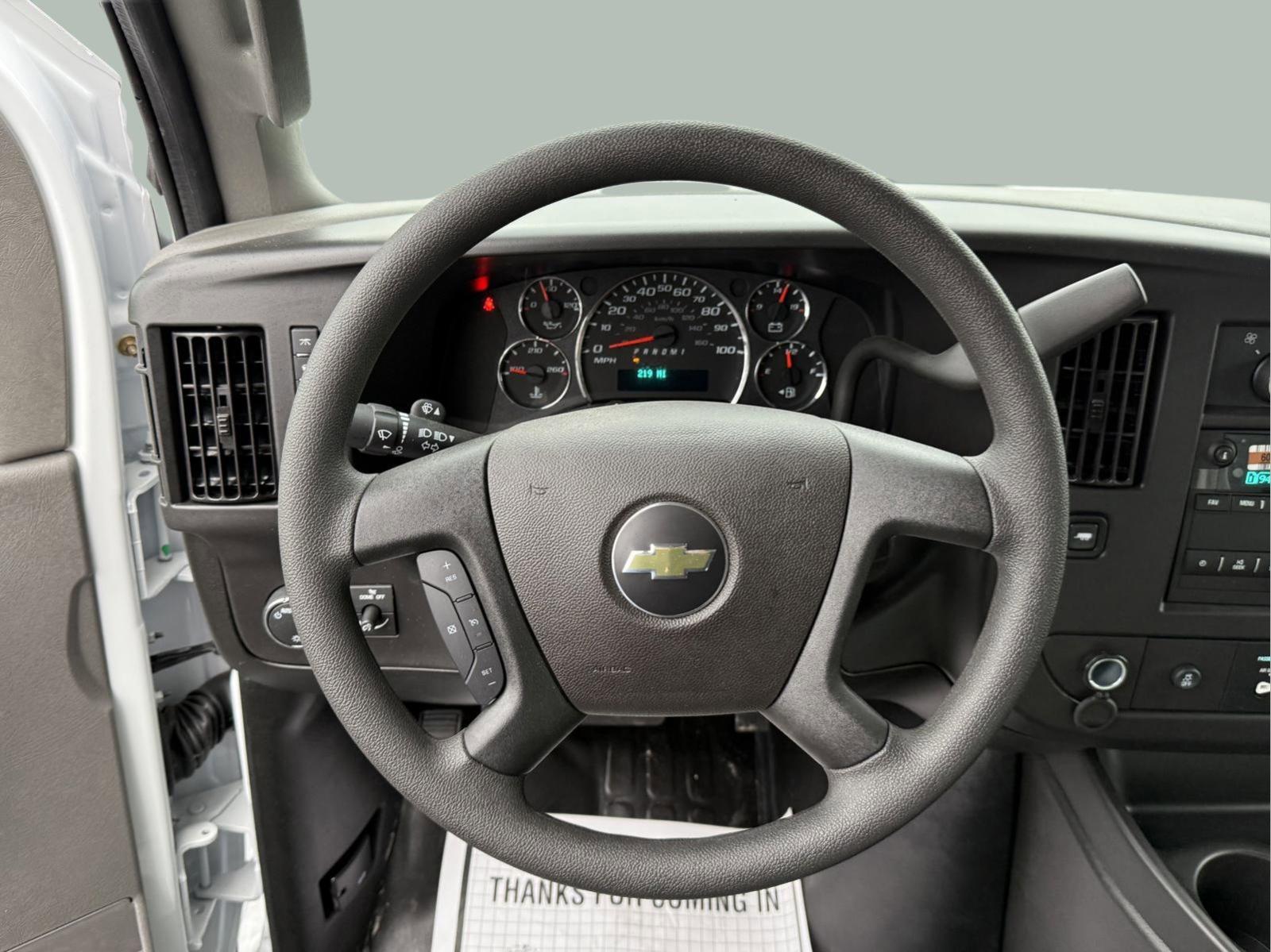 2024 Chevrolet Express Cutaway 3500 Vehicle Photo in GEORGETOWN, TX 78626-7508