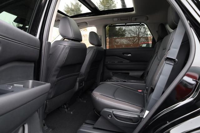 2025 Nissan Pathfinder Vehicle Photo in Ballwin, MO 63011