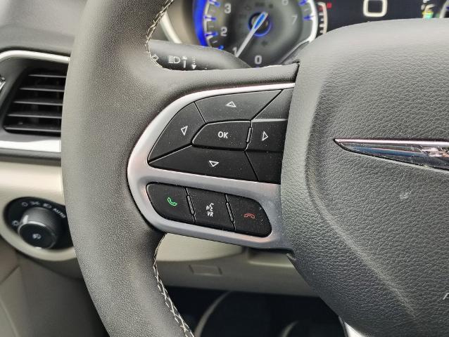 2024 Chrysler Pacifica Vehicle Photo in GREEN BAY, WI 54304-5303