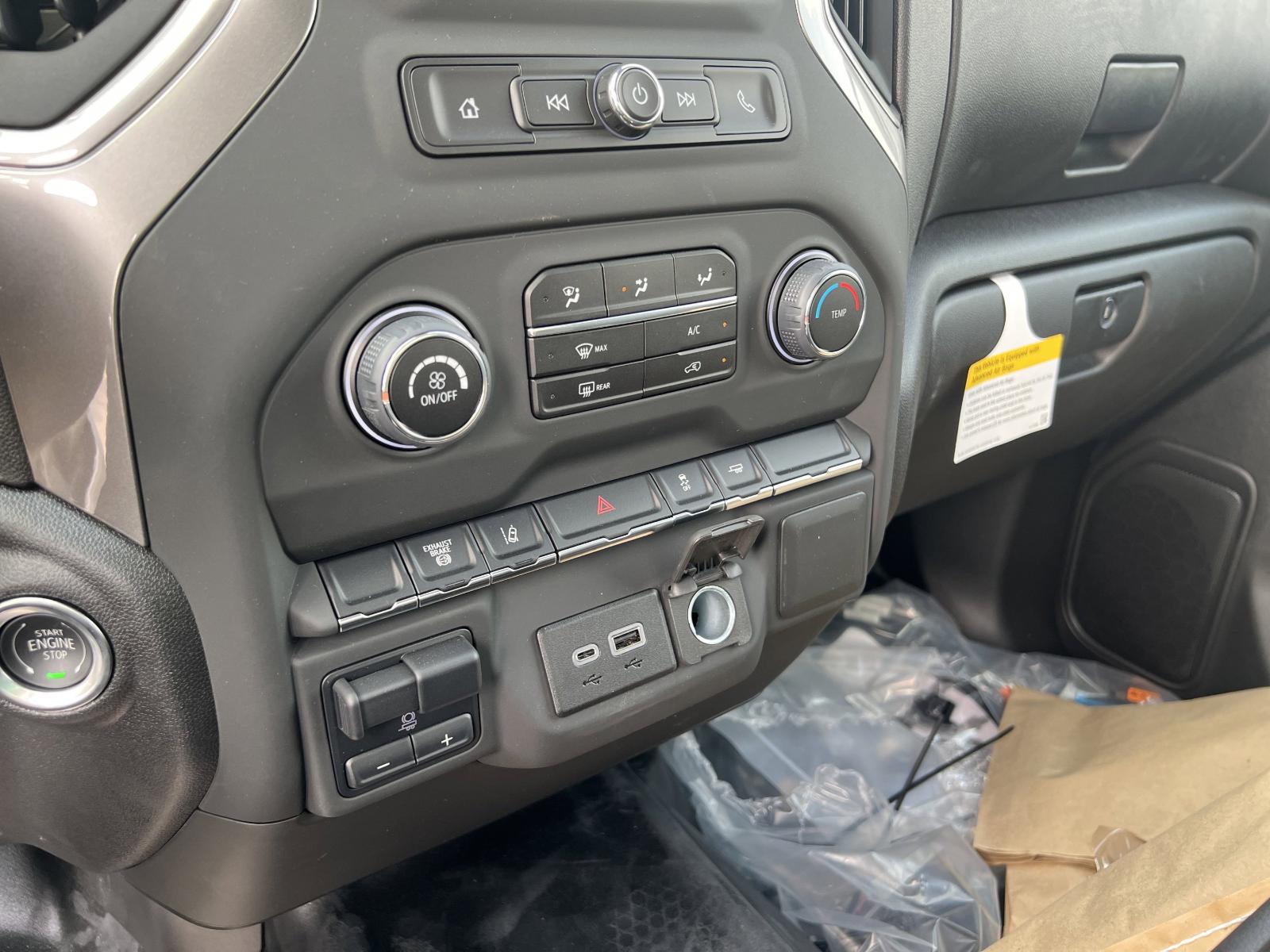 2025 Chevrolet Silverado 3500 HD Chassis Cab Vehicle Photo in GEORGETOWN, TX 78626-7508
