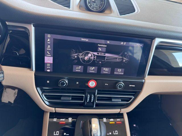 2022 Porsche Macan Vehicle Photo in DELRAY BEACH, FL 33483-3294