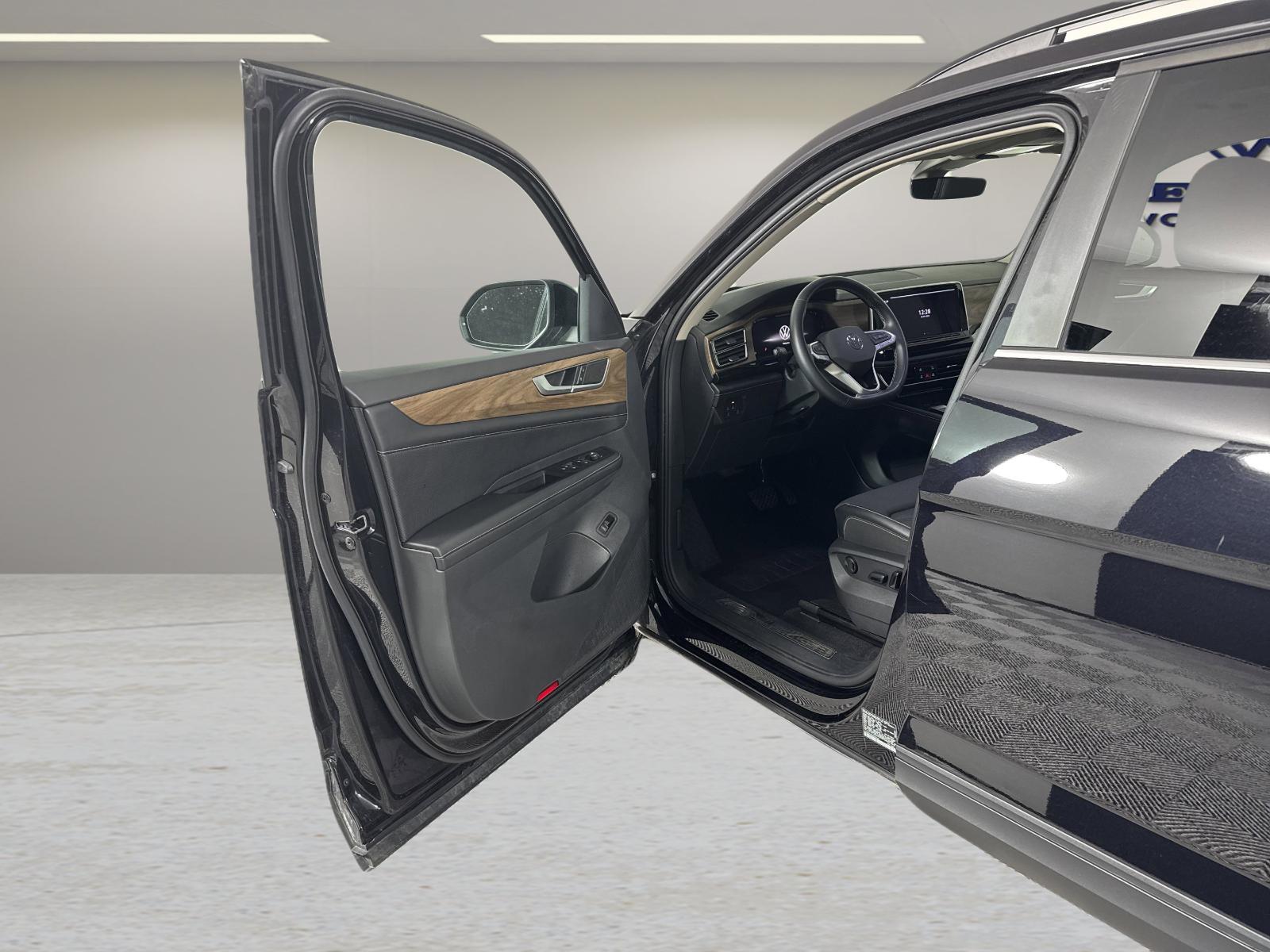 2024 Volkswagen Atlas Vehicle Photo in Georgetown, TX 78626