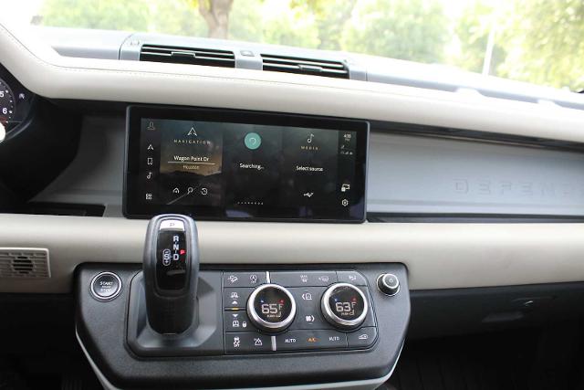 2024 Defender Vehicle Photo in HOUSTON, TX 77090