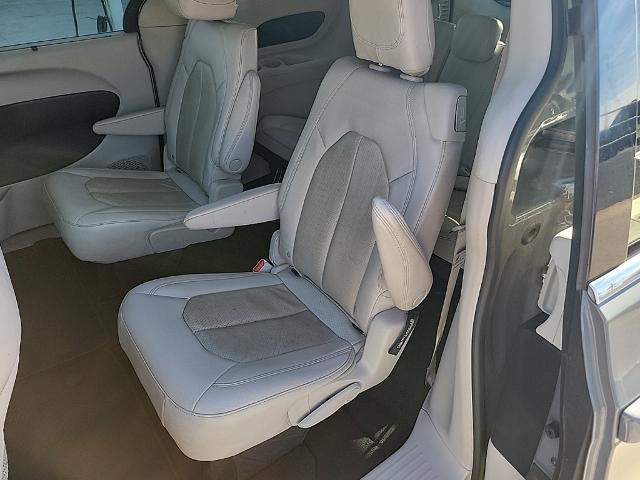 2021 Chrysler Pacifica Touring L photo 32