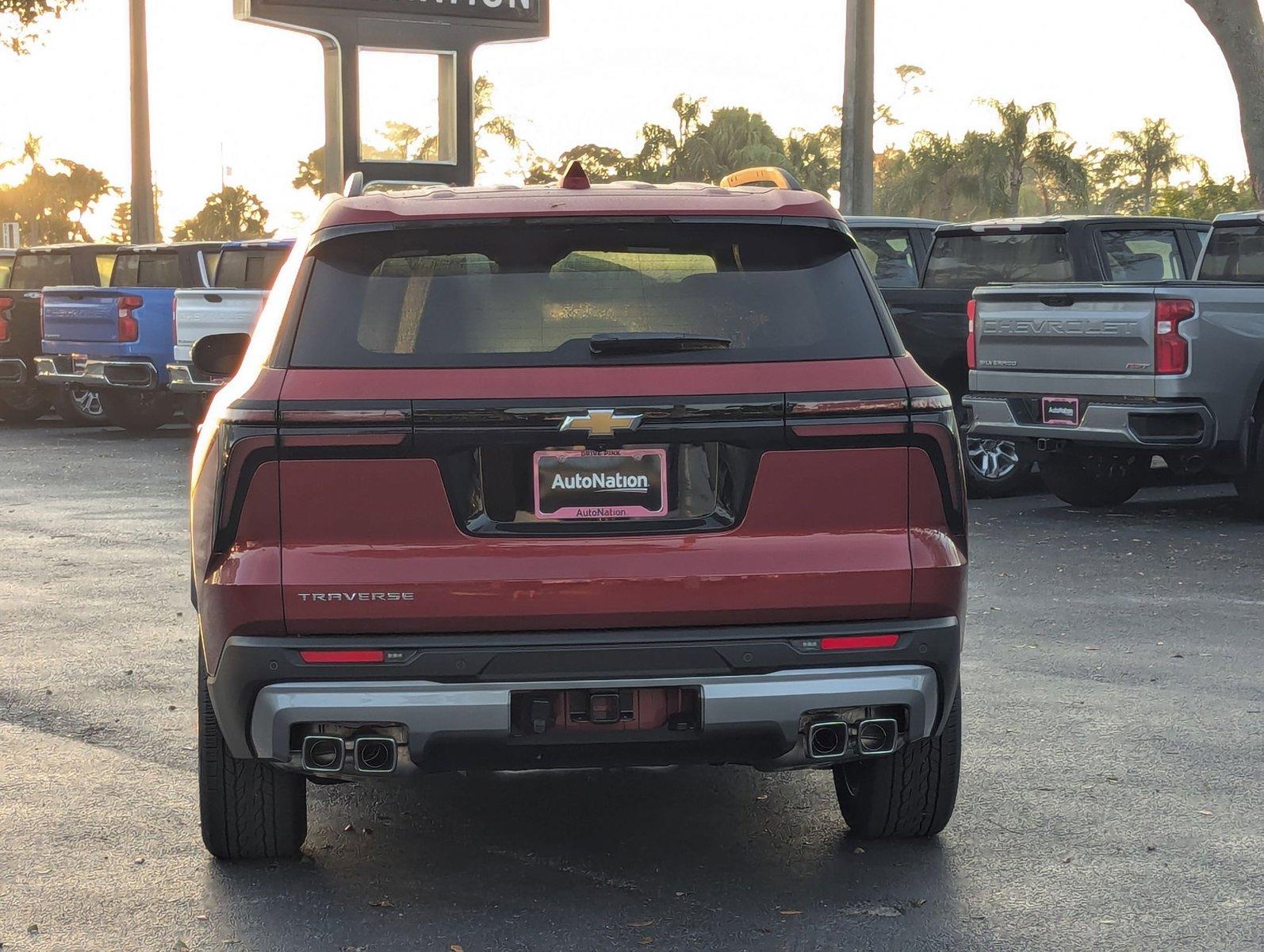 2025 Chevrolet Traverse Vehicle Photo in GREENACRES, FL 33463-3207