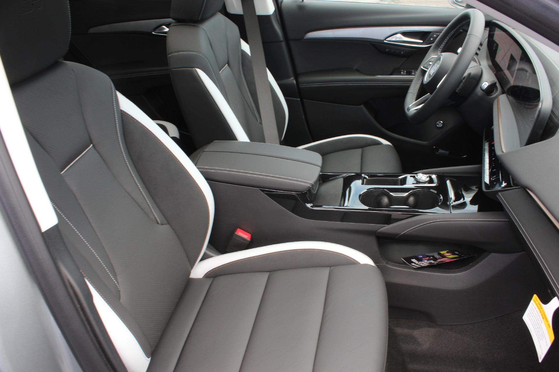 2025 Buick Envision Vehicle Photo in AURORA, CO 80012-4011