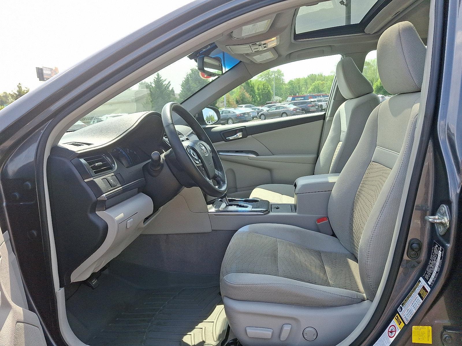 2013 Toyota Camry Hybrid Vehicle Photo in Trevose, PA 19053