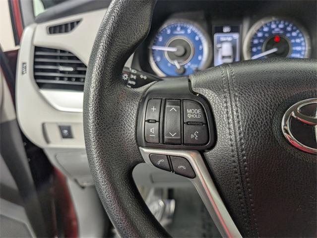 2018 Toyota Sienna Vehicle Photo in ENGLEWOOD, CO 80113-6708