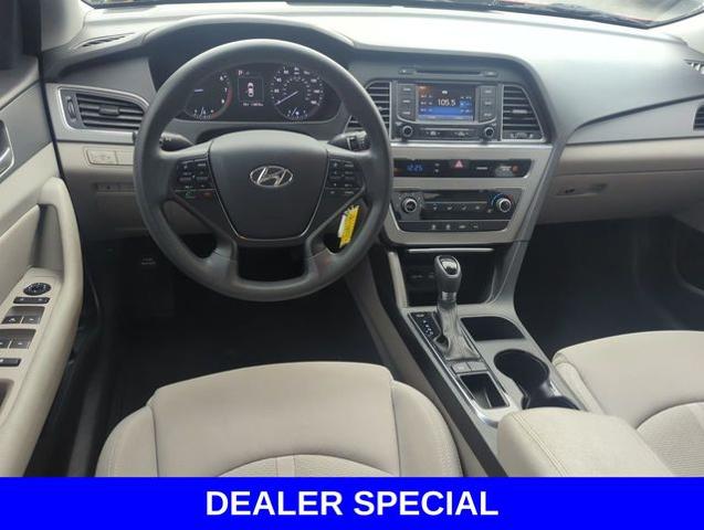 2015 Hyundai SONATA Vehicle Photo in Merrillville, IN 46410