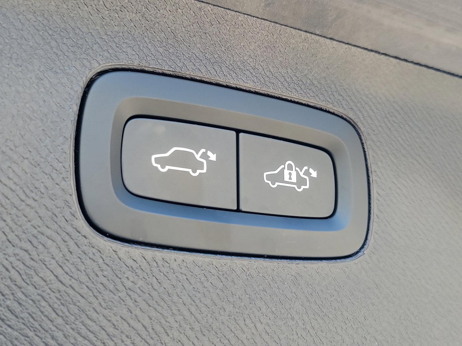 2022 Volvo XC90 Vehicle Photo in Trevose, PA 19053