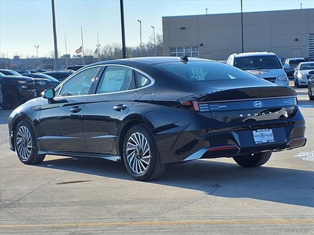 2025 Hyundai SONATA Hybrid Vehicle Photo in Peoria, IL 61615