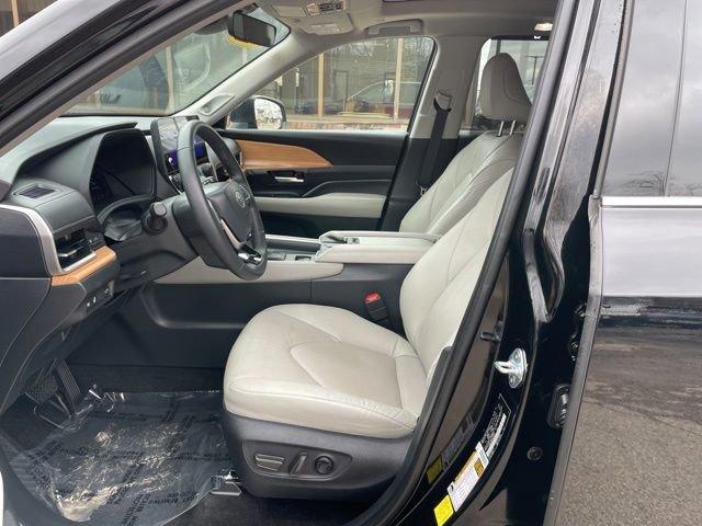 2024 Toyota Grand Highlander Vehicle Photo in MEDINA, OH 44256-9631