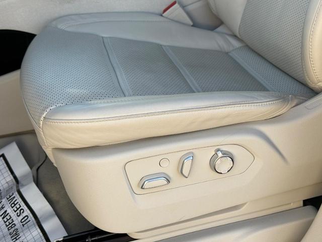 2024 Cadillac Escalade Vehicle Photo in COLUMBIA, MO 65203-3903