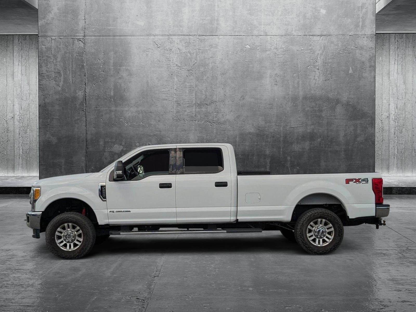 2017 Ford Super Duty F-250 SRW Vehicle Photo in St. Petersburg, FL 33713
