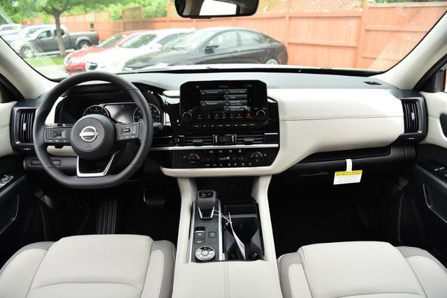 2025 Nissan Pathfinder Vehicle Photo in Ballwin, MO 63011