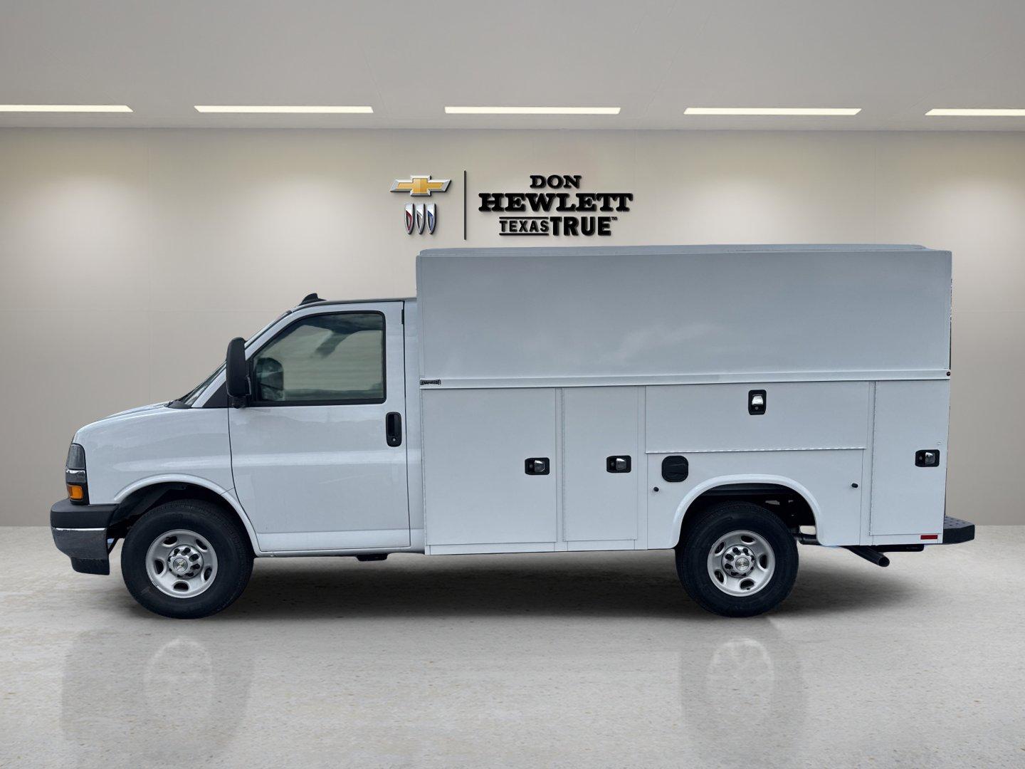 2025 Chevrolet Express Cutaway 3500 Vehicle Photo in GEORGETOWN, TX 78626-7508