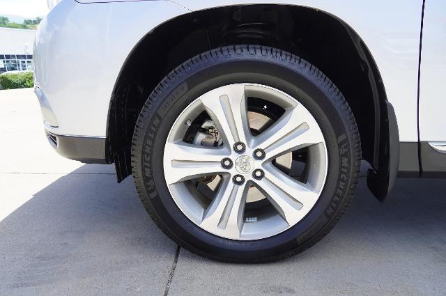 2013 Toyota Highlander Vehicle Photo in Riverdale, UT 84405