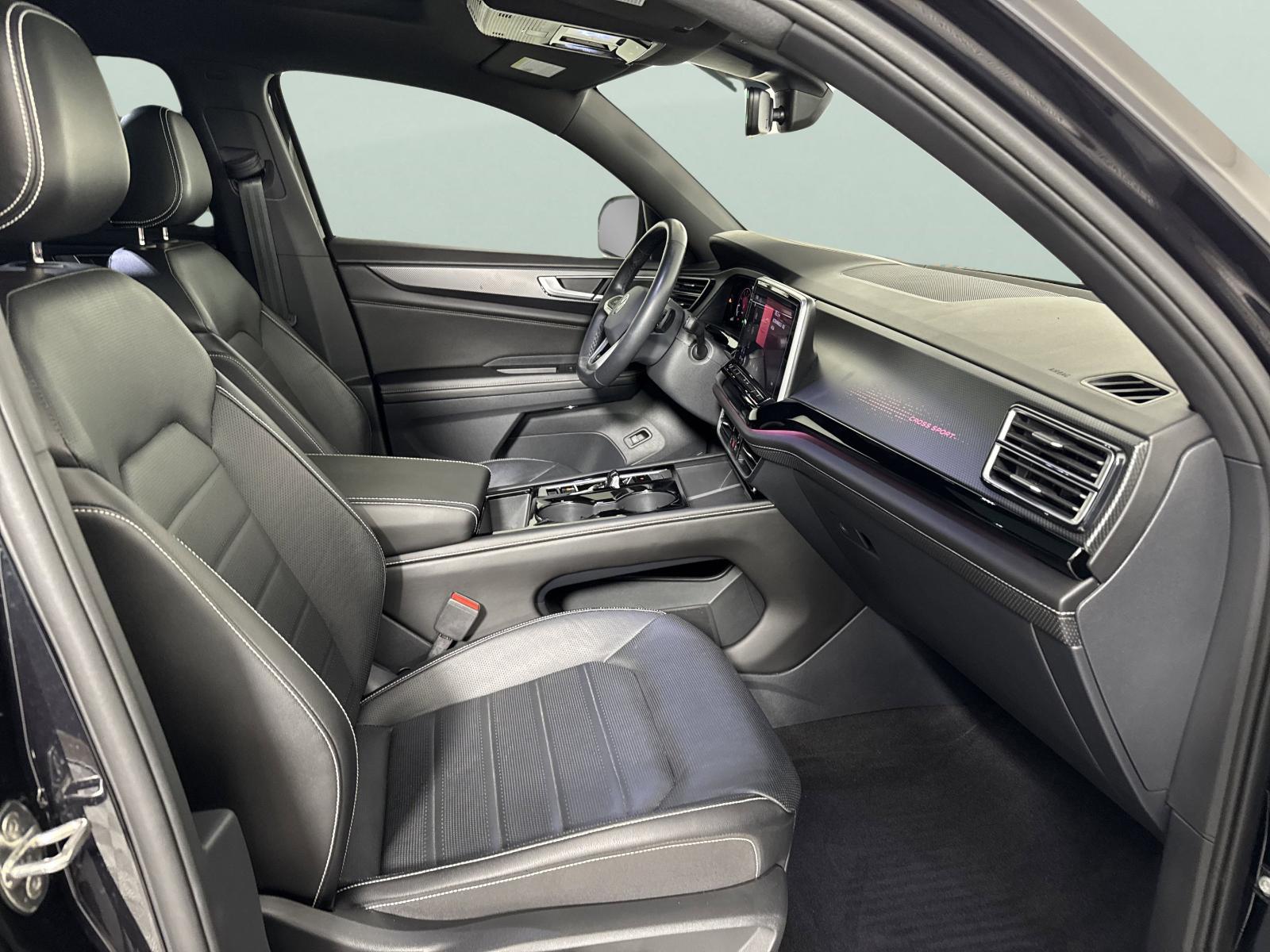 2024 Volkswagen Atlas Cross Sport Vehicle Photo in Georgetown, TX 78626