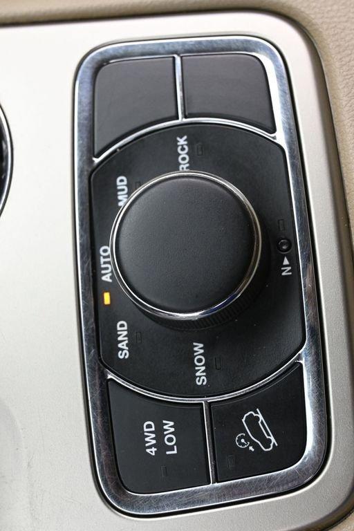 2015 Jeep Grand Cherokee Vehicle Photo in Marion, IA 52302