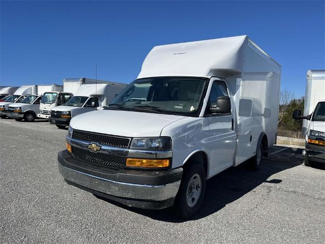 2025 Chevrolet Express Cutaway 3500 Vehicle Photo in ALCOA, TN 37701-3235