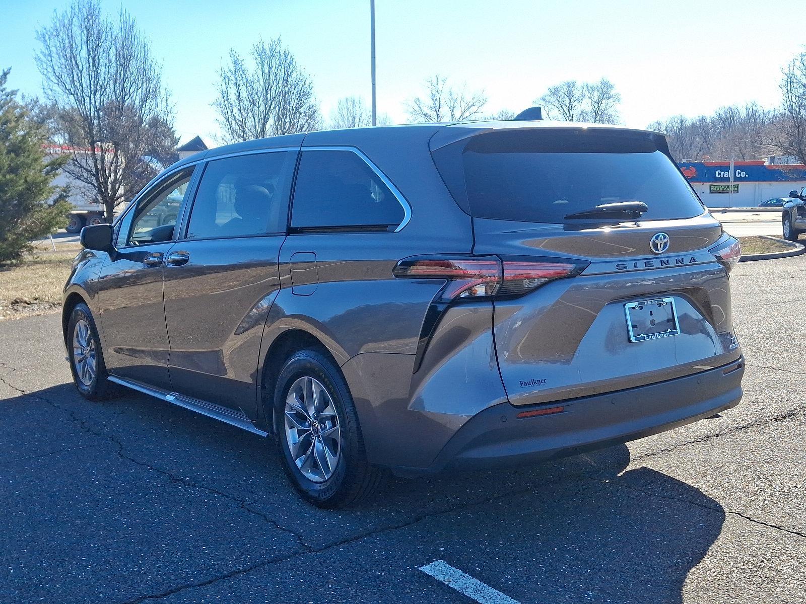 2022 Toyota Sienna Vehicle Photo in Trevose, PA 19053
