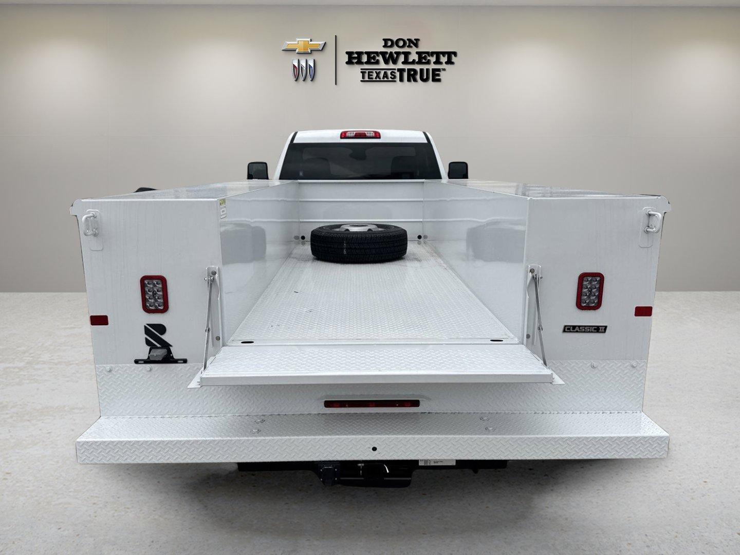 2024 Chevrolet Silverado 3500 HD Chassis Cab Vehicle Photo in GEORGETOWN, TX 78626-7508