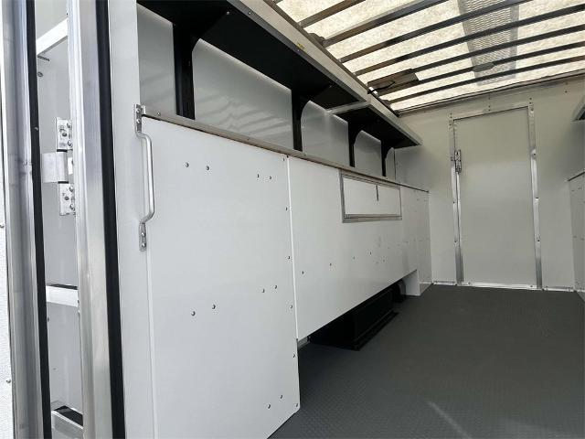2025 Chevrolet Express Cutaway 3500 Vehicle Photo in ALCOA, TN 37701-3235