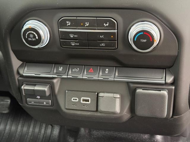2025 GMC Sierra 3500 HD Vehicle Photo in COLUMBIA, MO 65203-3903