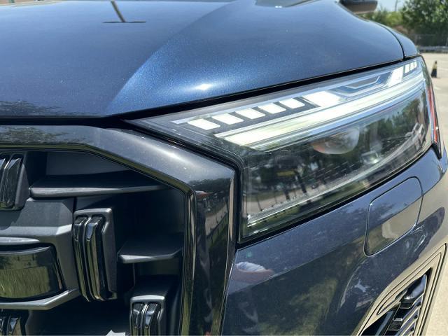 2025 Audi Q7 Vehicle Photo in HOUSTON, TX 77090