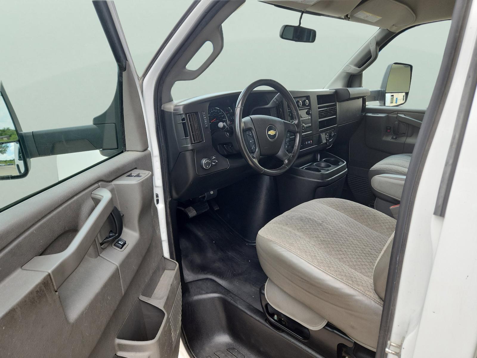 2022 Chevrolet Express Cutaway 3500 Vehicle Photo in GEORGETOWN, TX 78626-7508