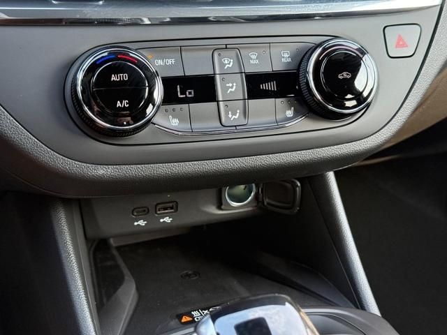 2025 Buick Envista Vehicle Photo in COLUMBIA, MO 65203-3903