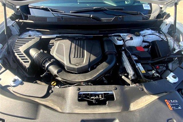 2024 GMC Acadia Vehicle Photo in TOPEKA, KS 66609-0000