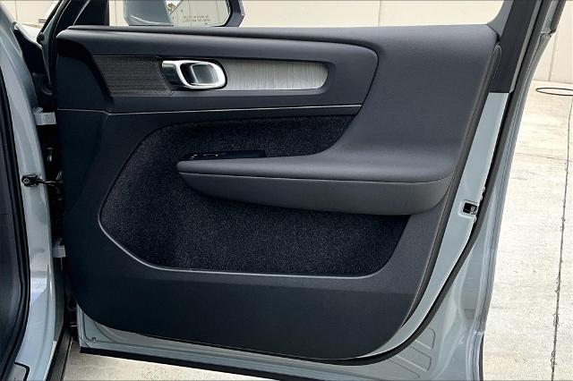 2025 Volvo XC40 Vehicle Photo in Houston, TX 77007
