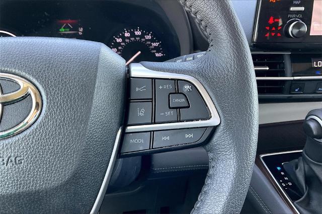 2024 Toyota Sienna Vehicle Photo in Grapevine, TX 76051