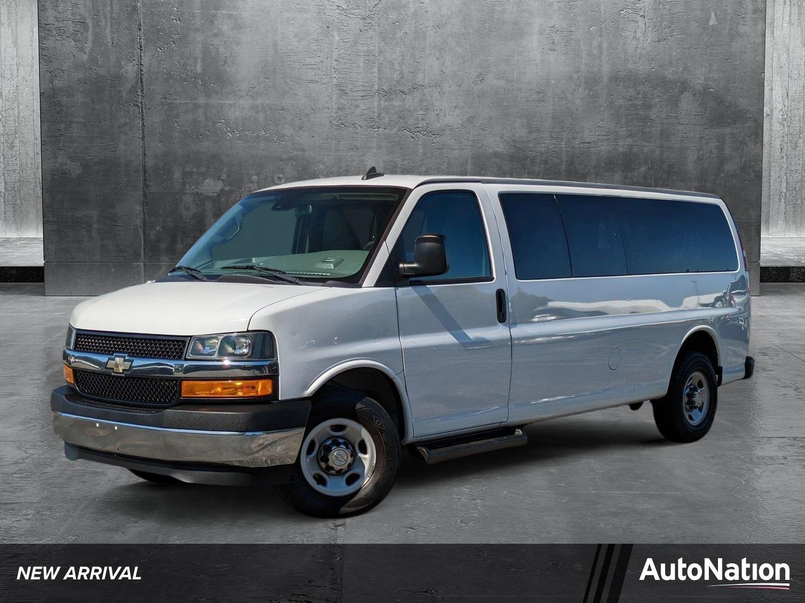 2020 Chevrolet Express Passenger 3500 Vehicle Photo in ORLANDO, FL 32812-3021