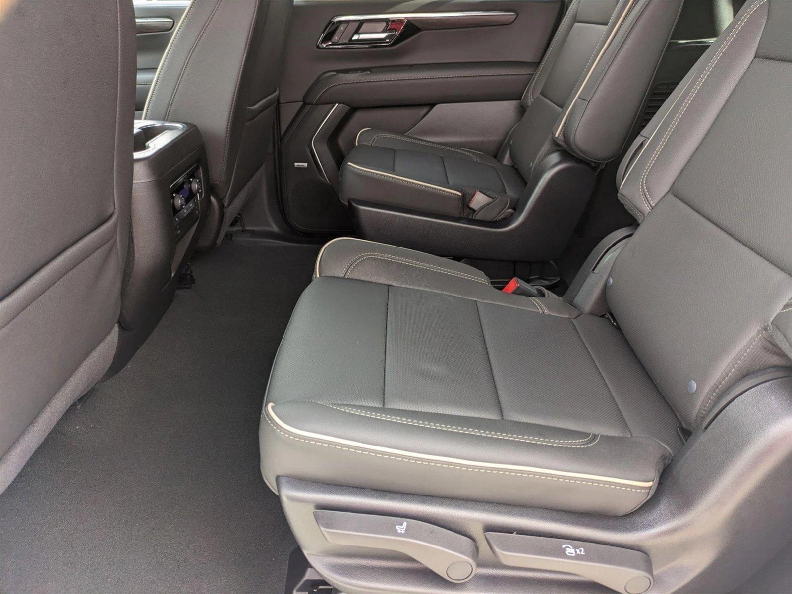 2025 Chevrolet Suburban Vehicle Photo in GREENACRES, FL 33463-3207
