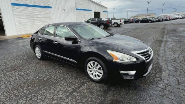 Used 2015 Nissan Altima S with VIN 1N4AL3AP1FC110576 for sale in London, OH