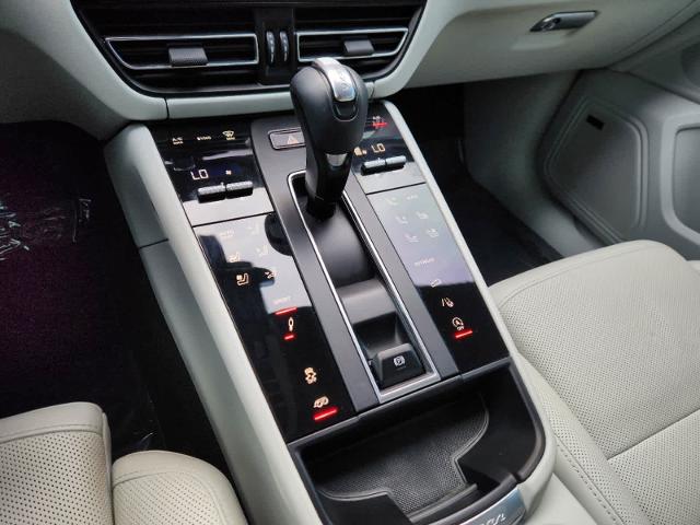 2022 Porsche Macan Vehicle Photo in GRAPEVINE, TX 76051